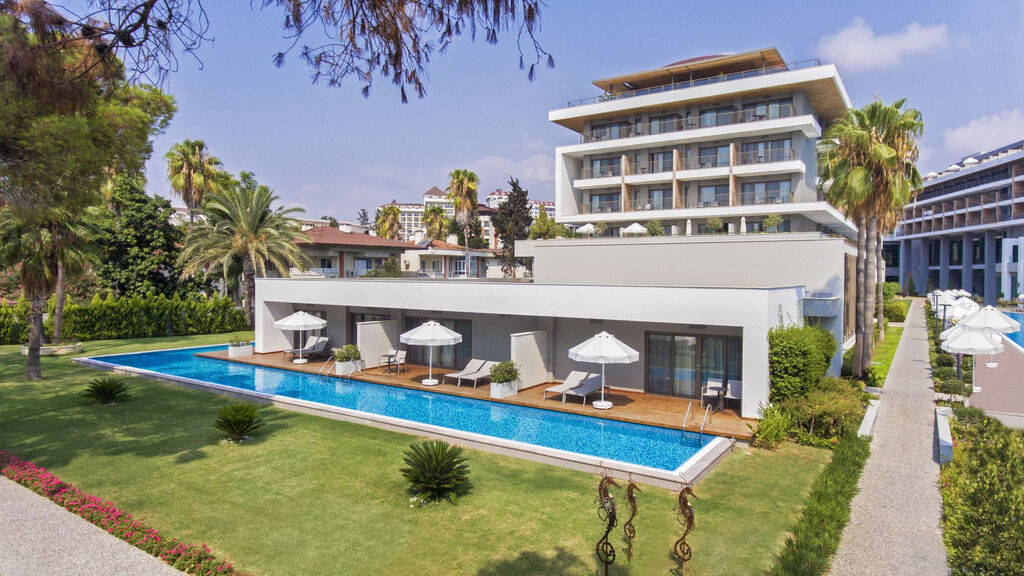 Acanthus Cennet Barut Collection