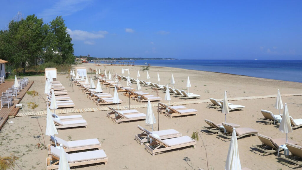 Cavomarina Beach