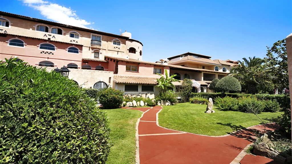 Colonna Beach Hotel & Residence