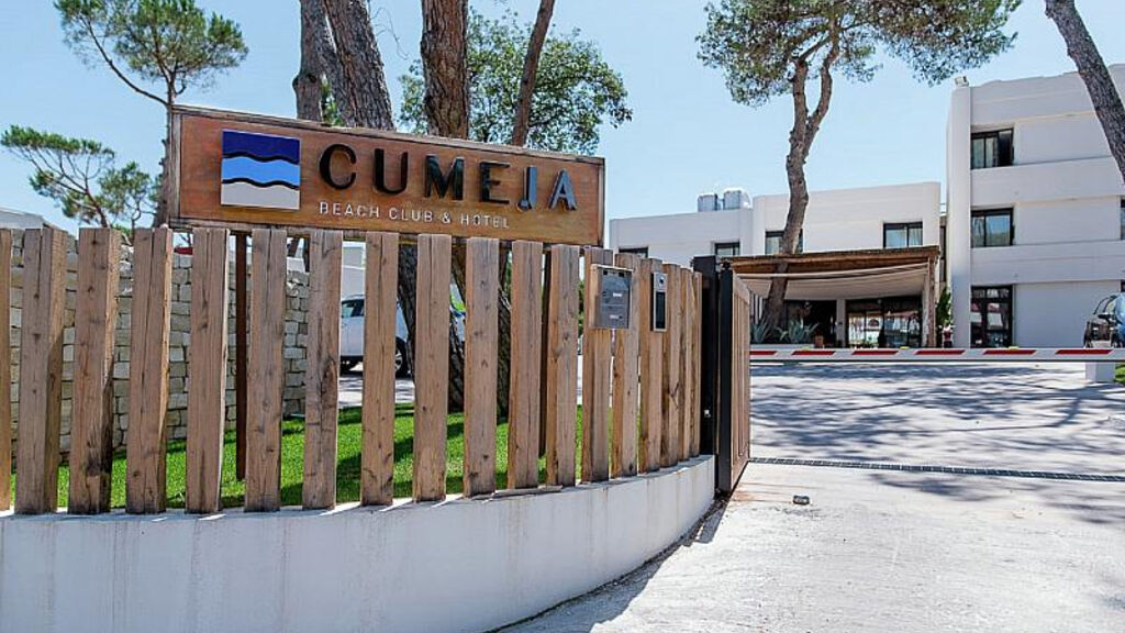 Cumeja Beach Club & Hotel