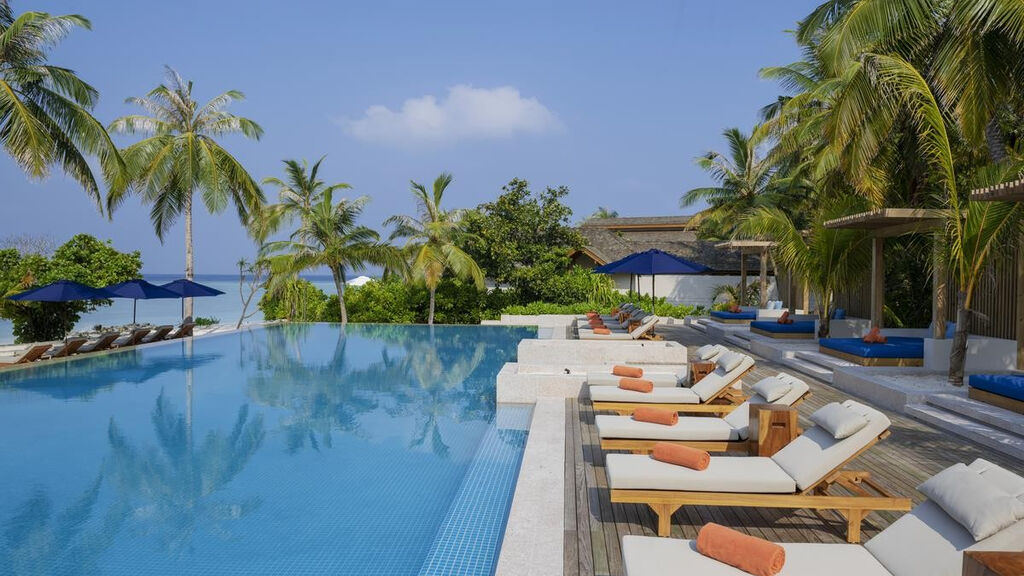 Emerald Faarufushi Resort & Spa