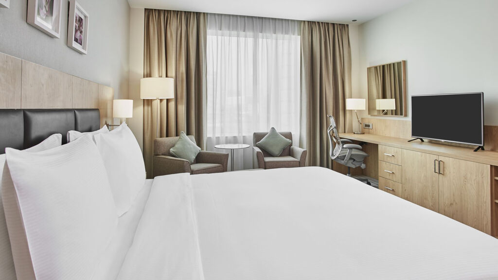 Hilton Garden Inn Dubai, Mall Avenue