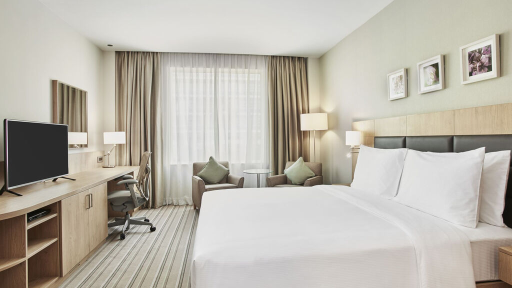 Hilton Garden Inn Dubai, Mall Avenue