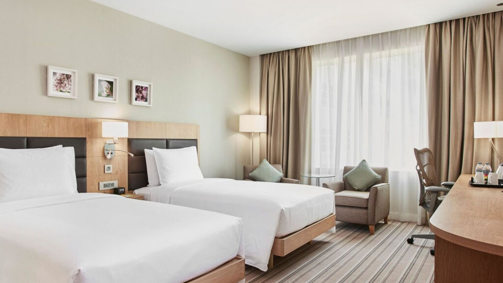 Hilton Garden Inn Dubai, Mall Avenue