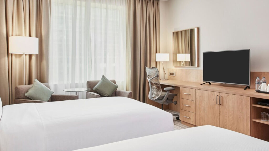 Hilton Garden Inn Dubai, Mall Avenue