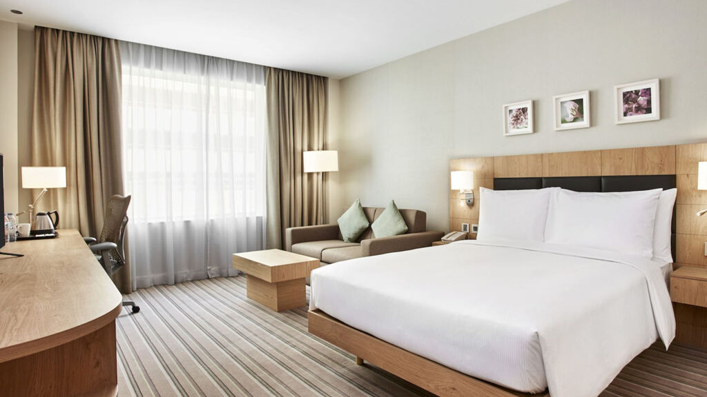 Hilton Garden Inn Dubai, Mall Avenue