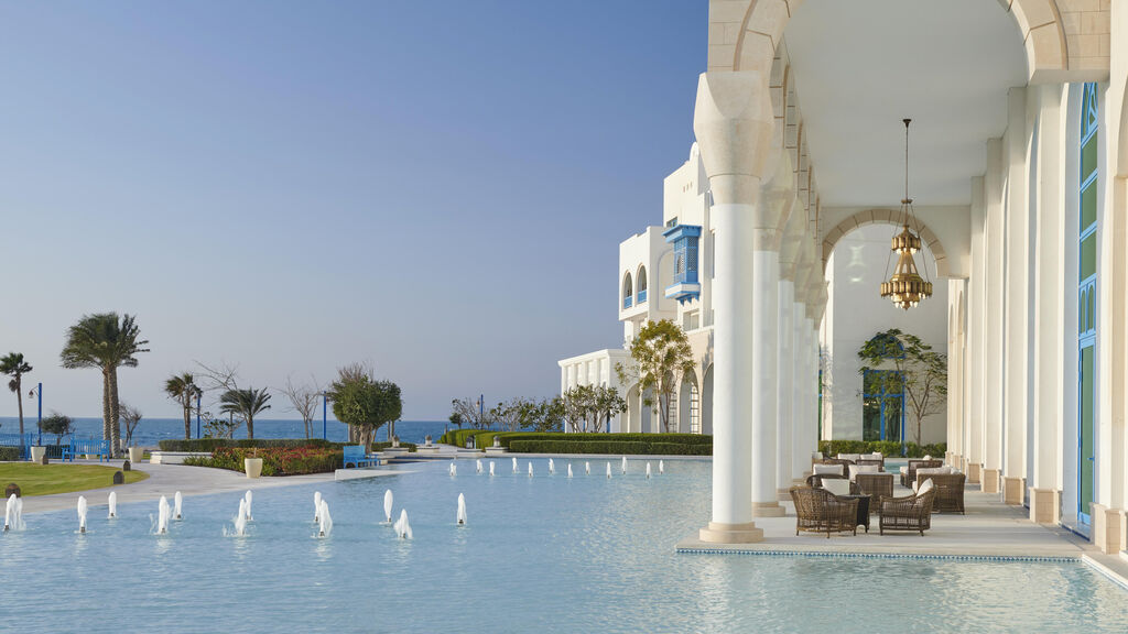 Hilton Salwa Beach Resort & Villas