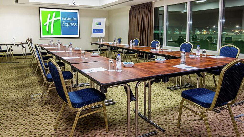 Holiday Inn Express Dubai - Airport