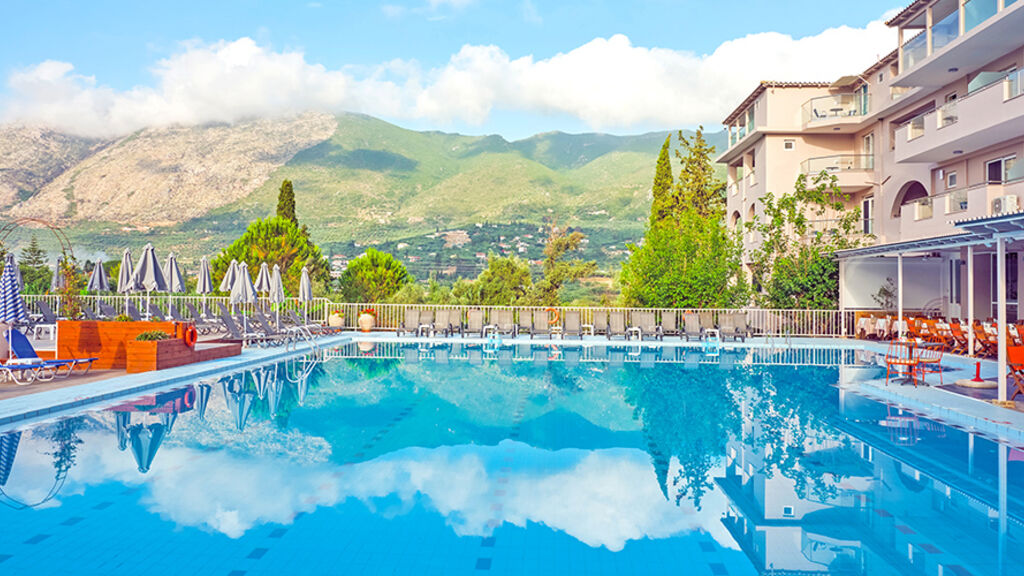 Koukounaria Hotel and Suites