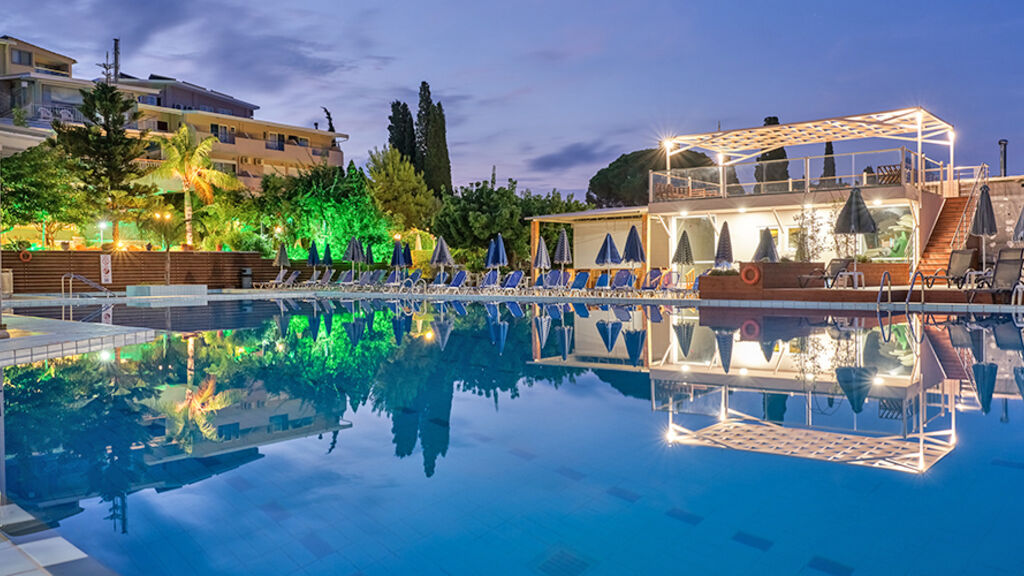 Koukounaria Hotel and Suites