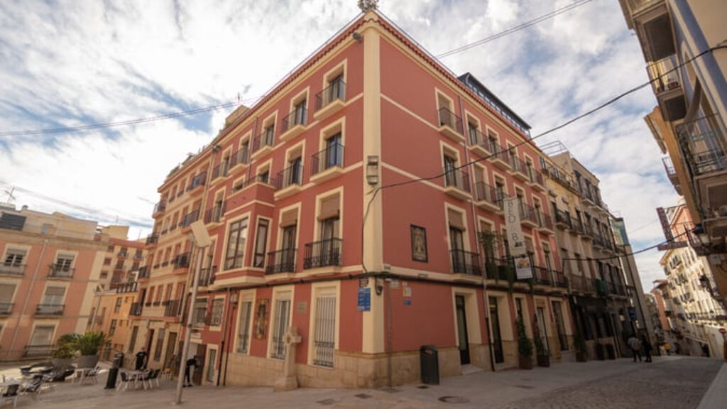 La Milagrosa Hotel and Apartments