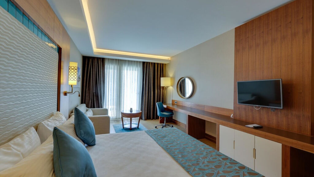 Ramada Hotel & Suites by Wyndham Kusadasi