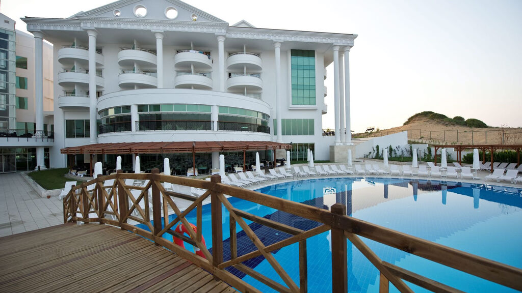 Roma Beach Resort & Spa