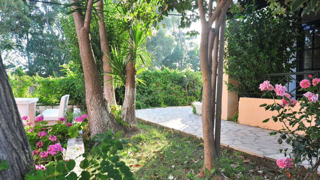 Acharavi Garden