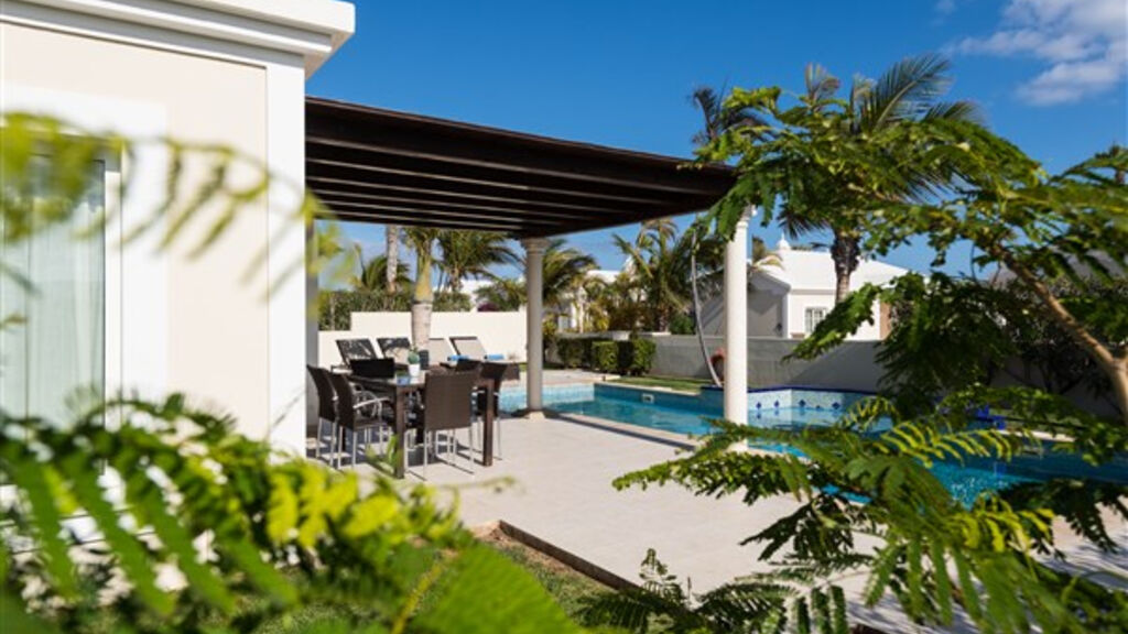 Alondras Villas & Suites