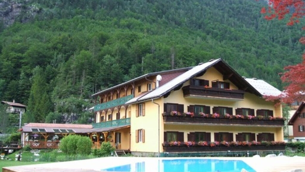 Seehotel s bazénem